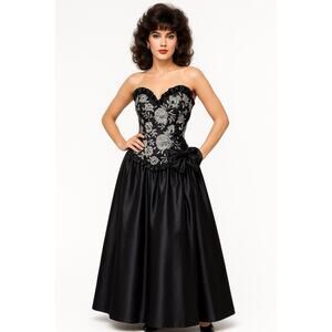 1980s Black Satin & Silver Beaded Strapless Evening Gown – ILGWU USA Medium